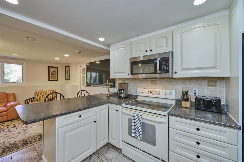 37 Locust Street, Unit 1 Burlington, MA 01803 - Photo 13 of 29