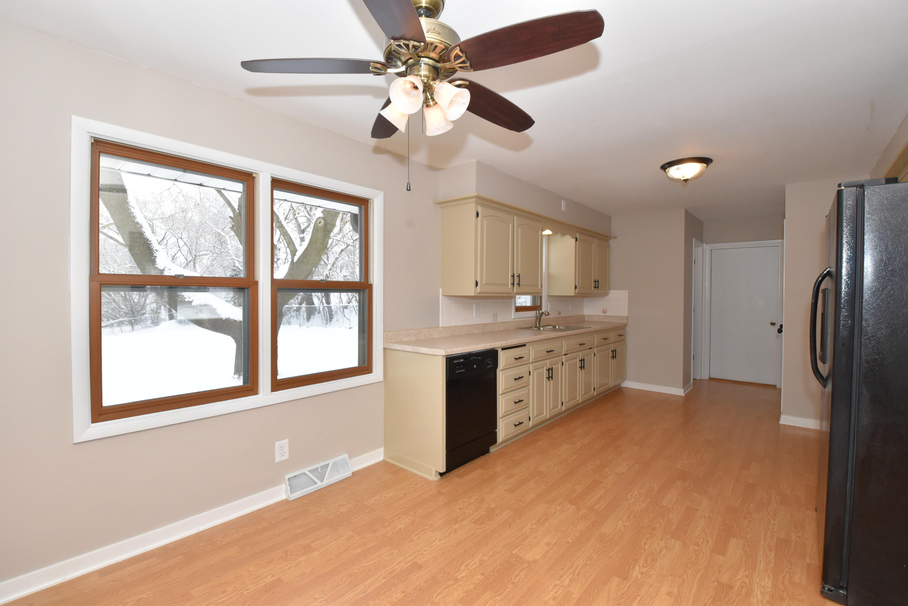 W234N7604 Woodside Road Sussex, WI 53089 - Photo 14 of 54 Dining area