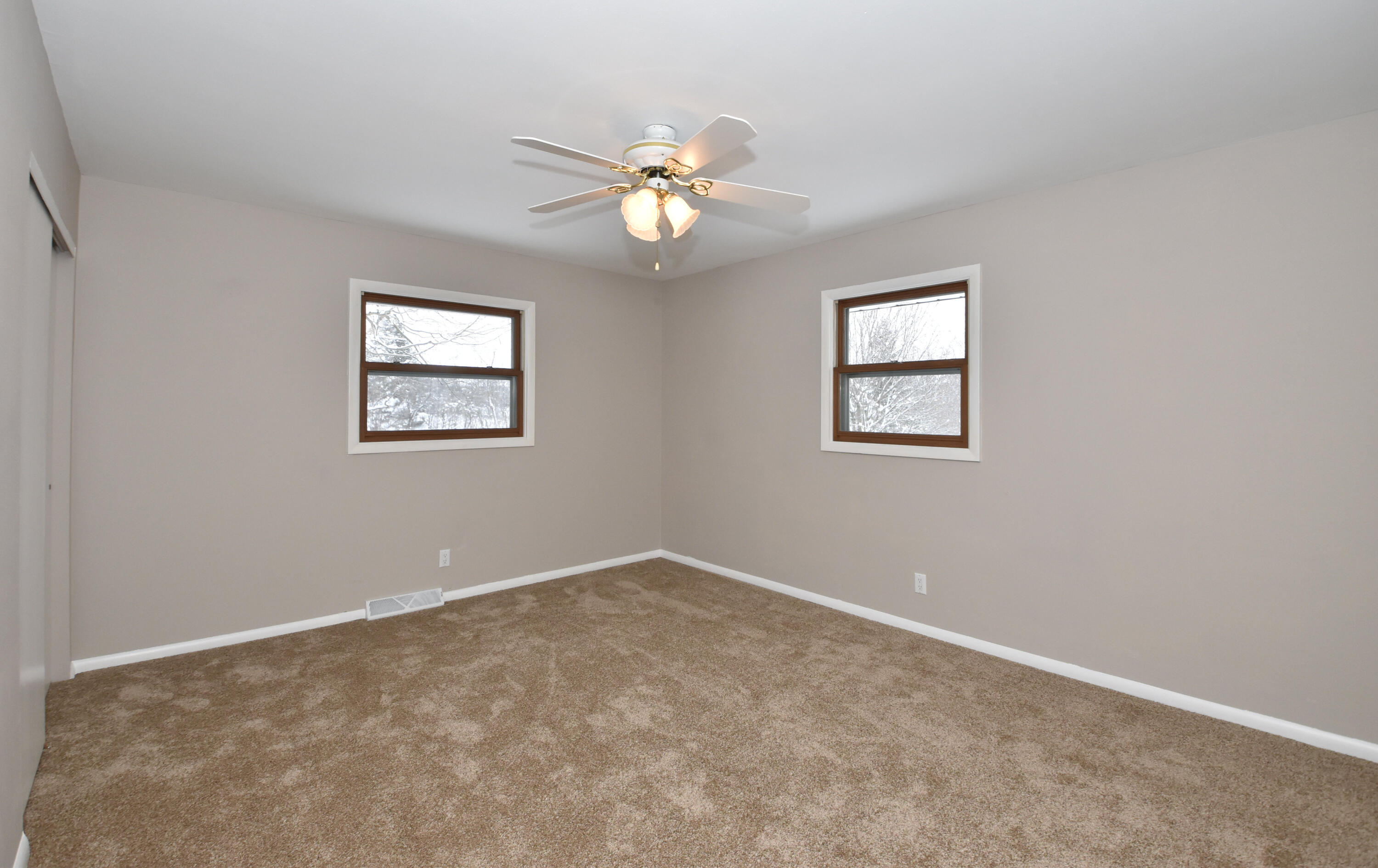 W234N7604 Woodside Road Sussex, WI 53089 - Photo 17 of 54 Primary Bedroom