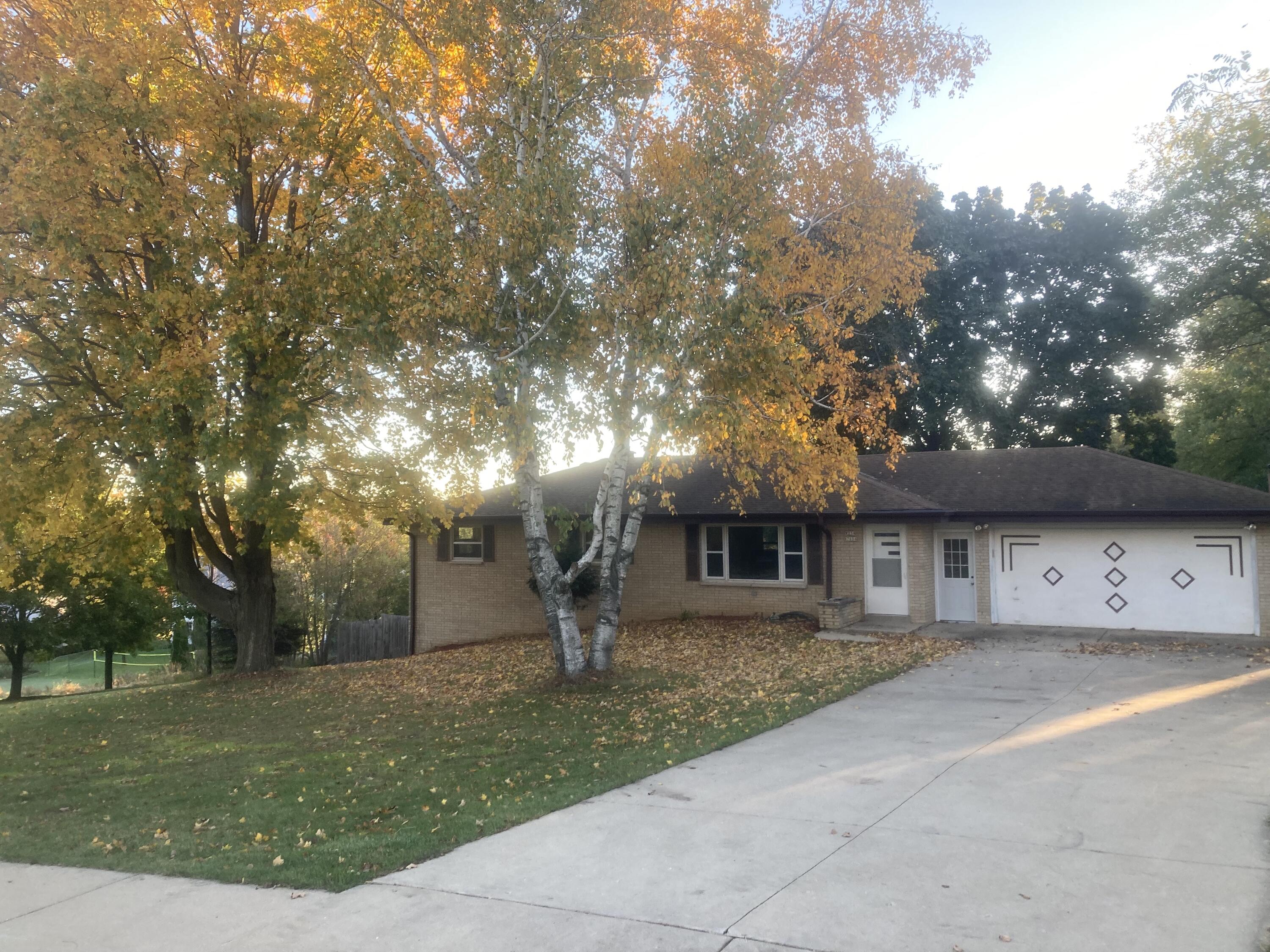 W234N7604 Woodside Road Sussex, WI 53089 - Photo 3 of 54 Fall