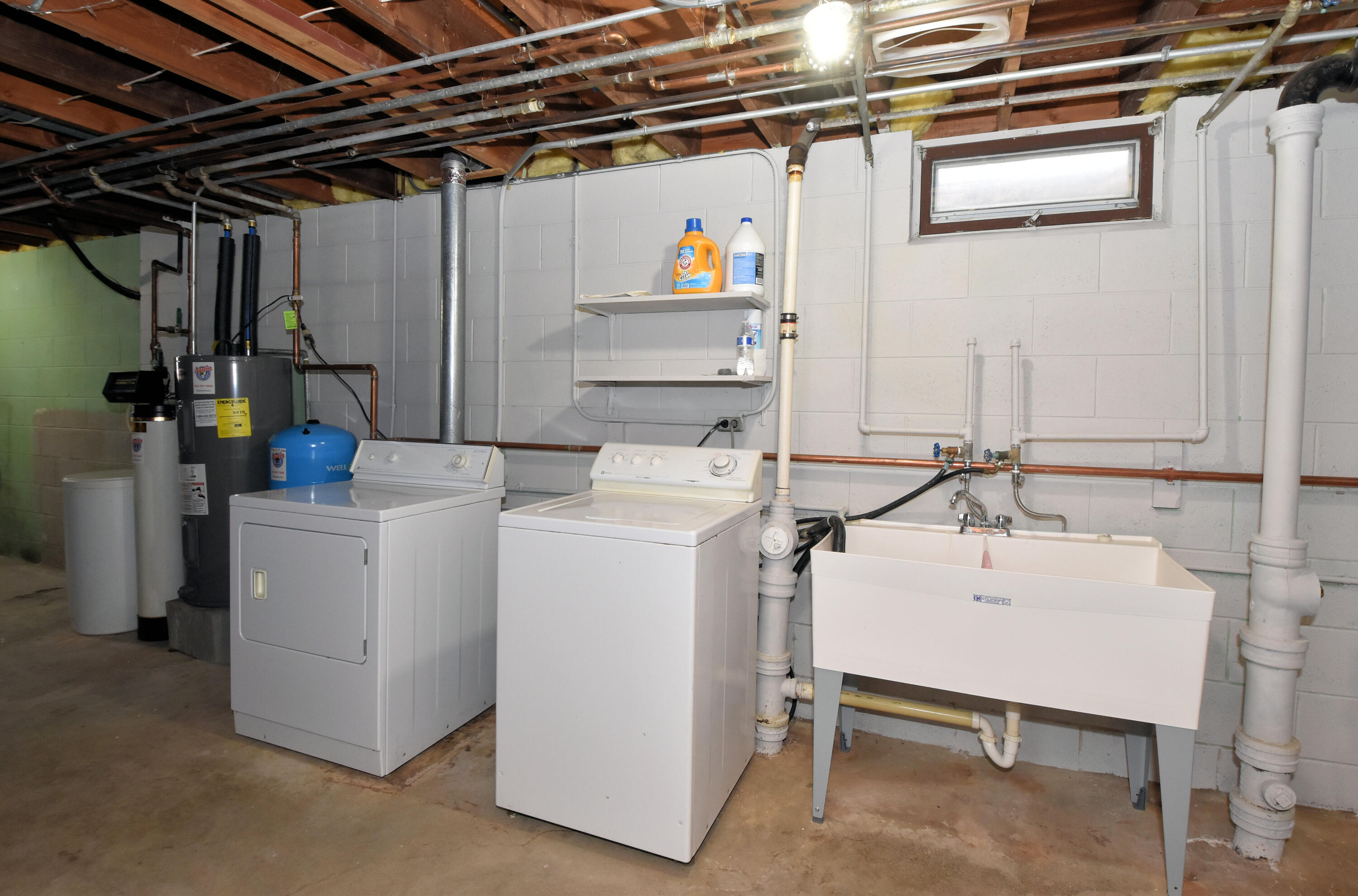 W234N7604 Woodside Road Sussex, WI 53089 - Photo 32 of 54 Laundry area