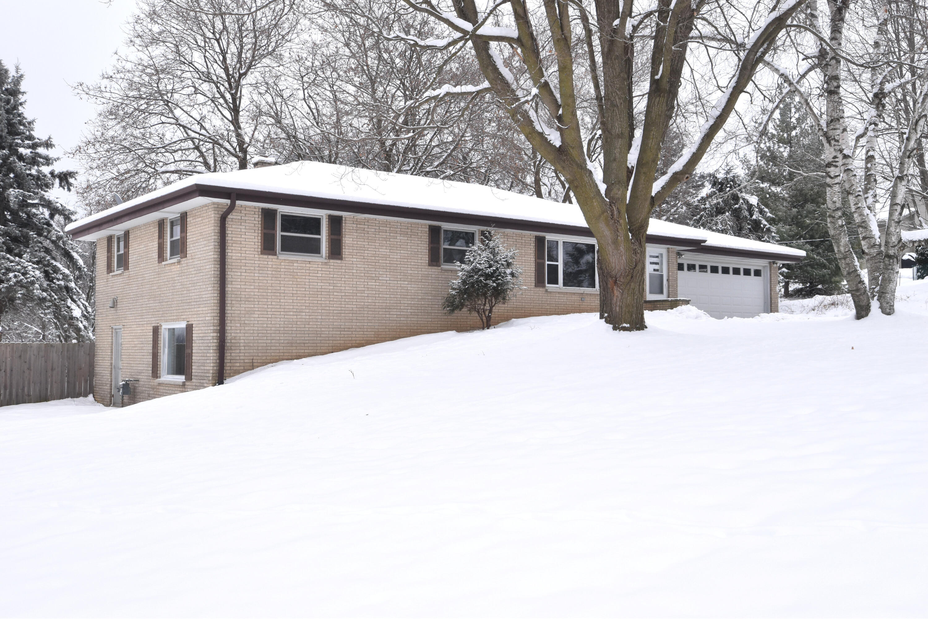 W234N7604 Woodside Road Sussex, WI 53089 - Photo 52 of 54 Side