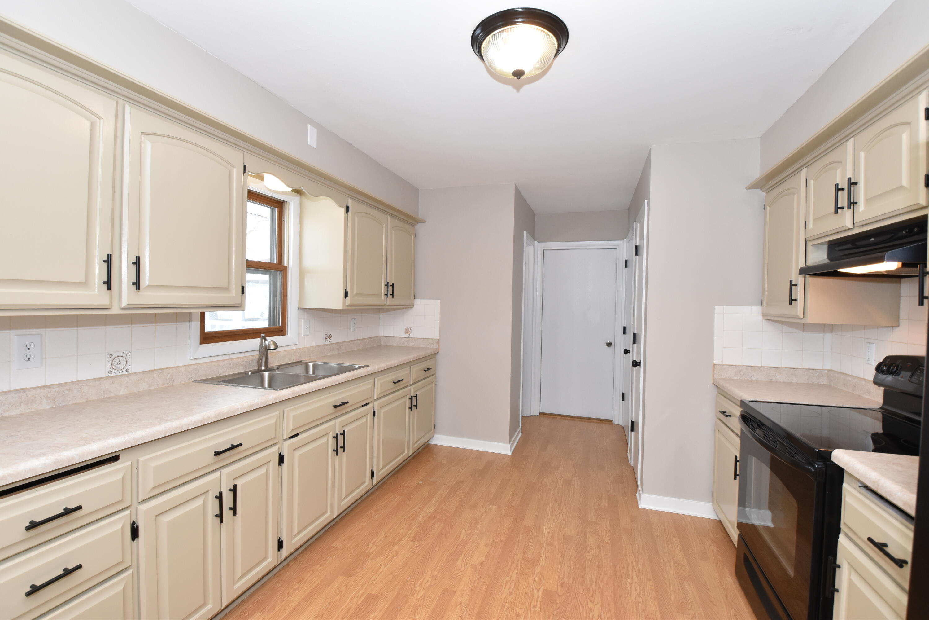 W234N7604 Woodside Road Sussex, WI 53089 - Photo 9 of 54 Kitchen