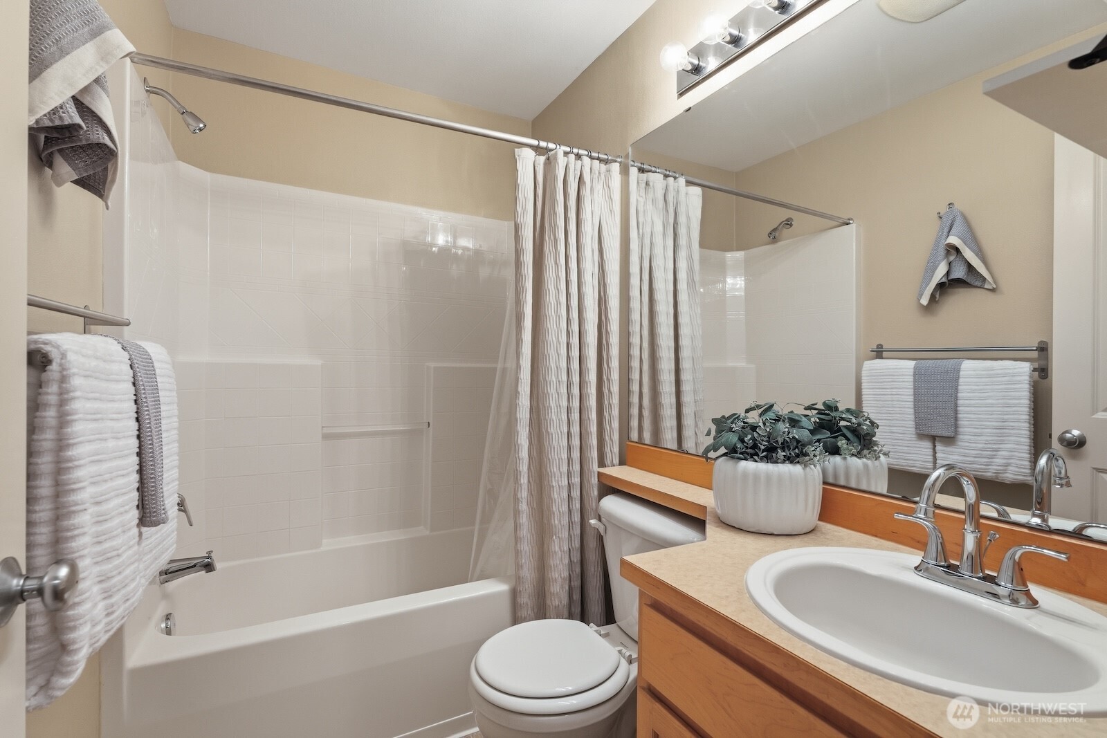 15325 Southeast 155th Place, Unit J5 Renton, WA 98058 - Photo 23 of 36