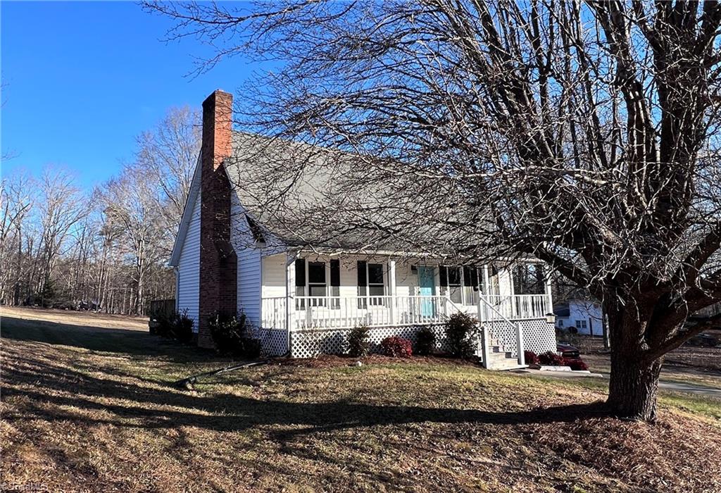 326 Springdale Road Walnut Cove, NC 27052 - Photo 4 of 33