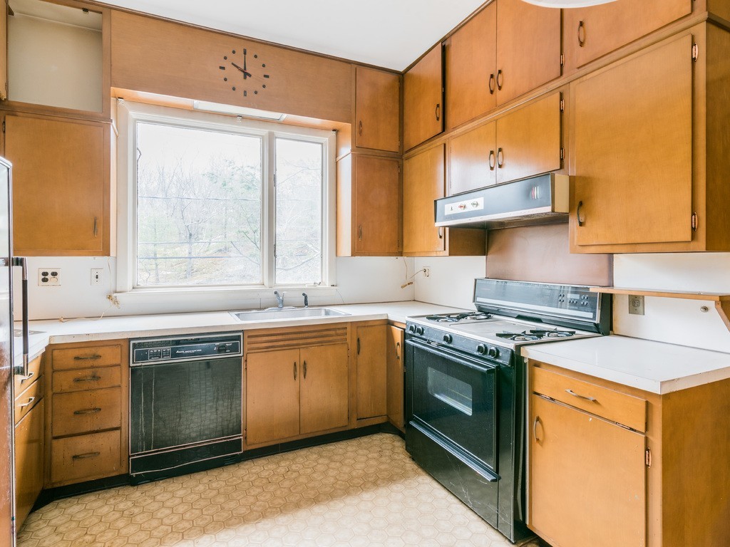 35 Bellingham Road Brookline, MA 02467 - Photo 9 of 14 Gallery Image 9