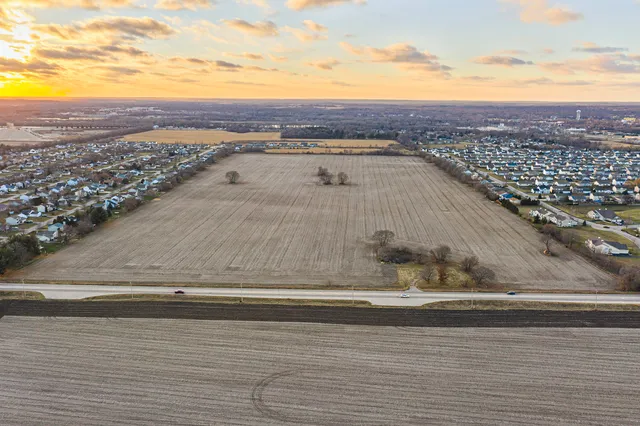 $1,500,000 | 15432 Willowbrook Road, South Beloit, IL 61080