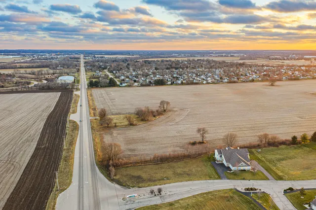 $1,500,000 | 15432 Willowbrook Road, South Beloit, IL 61080