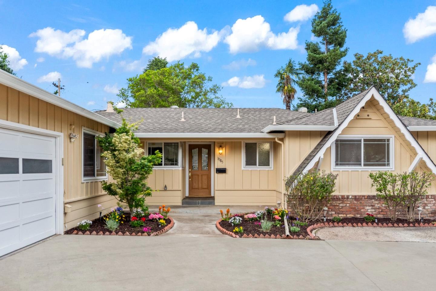 1985 Minna Way San Jose, CA 95124 - Photo 3 of 30