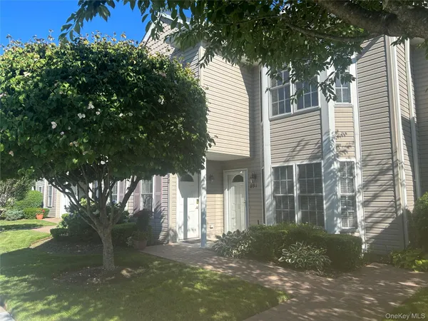 $739,000 | 891 Altessa Boulevard, Melville, NY 11747
