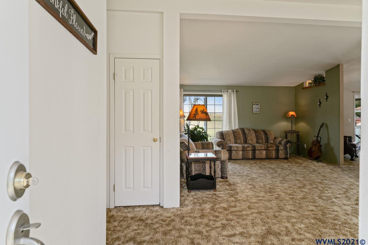 153 Hylo Road Southeast Salem, OR 97306 - Photo 6 of 41