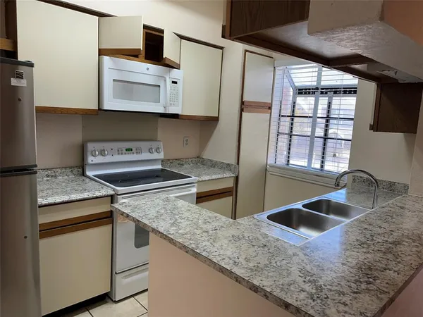 $1,300 | 1700 Amelia Court, Unit 523, Plano, TX 75075