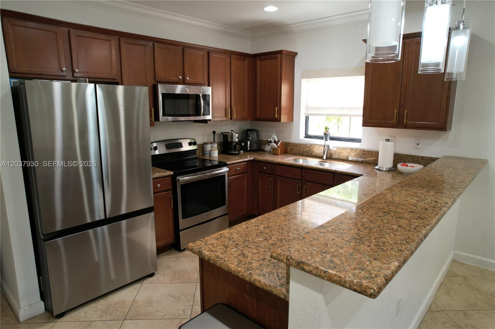 15404 Southwest 175th Street Miami, FL 33187 - Photo 7 of 27 Kitchen