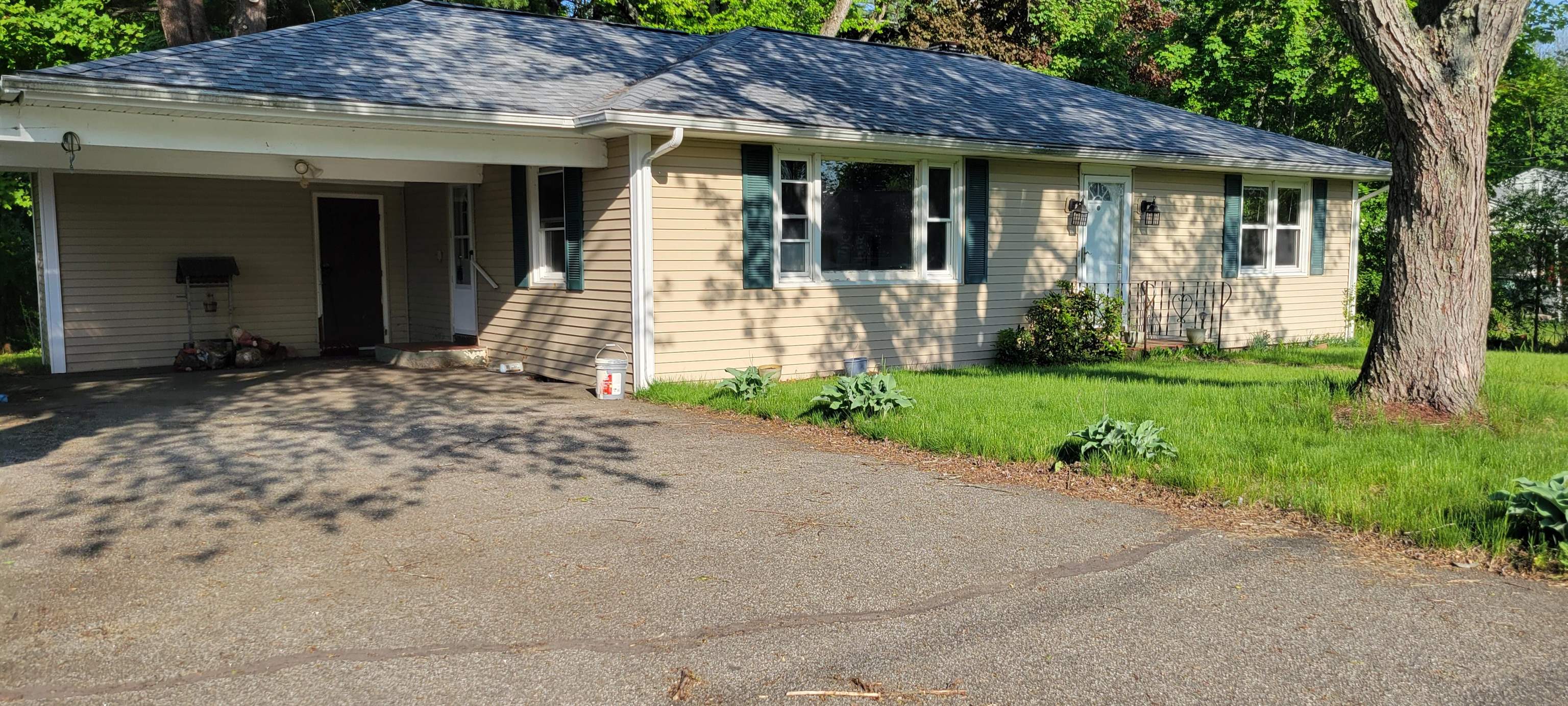 4 Grant Street Derry, NH 03038 - Photo 3 of 17