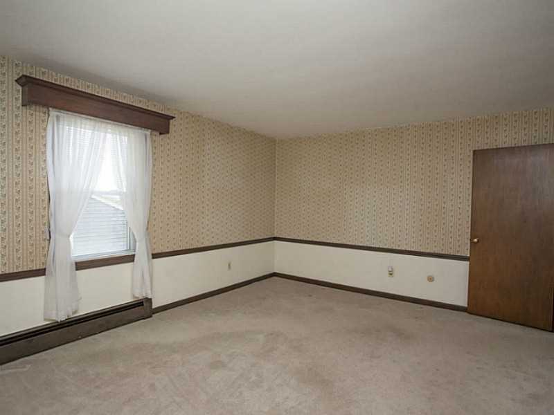 70 Robin Road Portsmouth, RI 02871 - Photo 14 of 22 Bedroom.