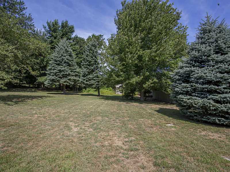 70 Robin Road Portsmouth, RI 02871 - Photo 4 of 22 Yard/Garden.