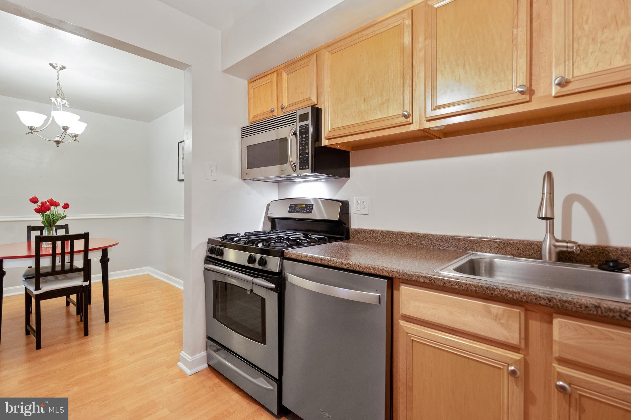 11609 Vantage Hill Road, Unit 1A Reston, VA 20190 - Photo 21 of 63 Updated Kitchen