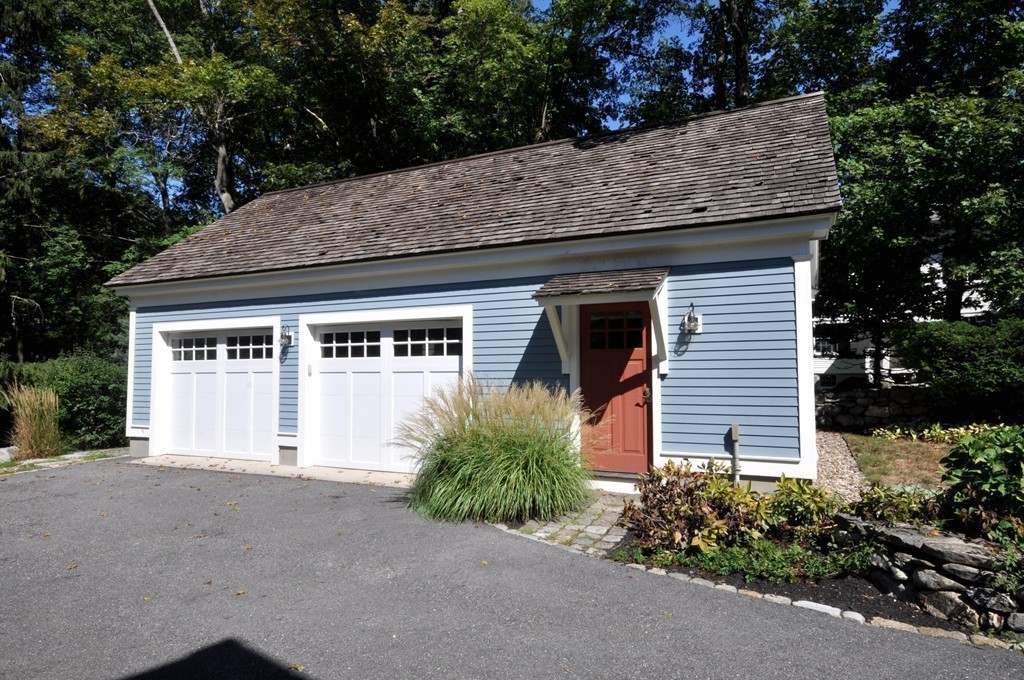 29 Lincoln Road Lincoln, MA 01773 - Photo 2 of 19 a front view of a house with garden