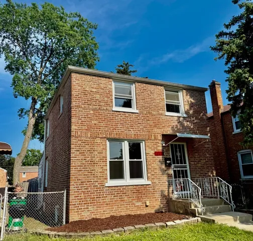 front view of house with a yard