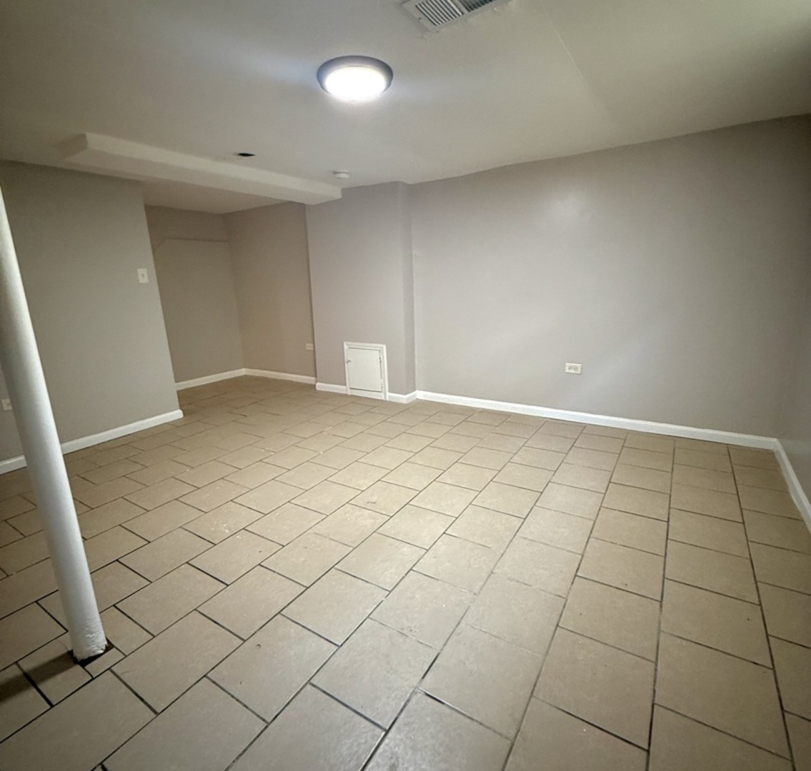 2003 South 24th Avenue Broadview, IL 60155 - Photo 10 of 14 an empty room with white walls