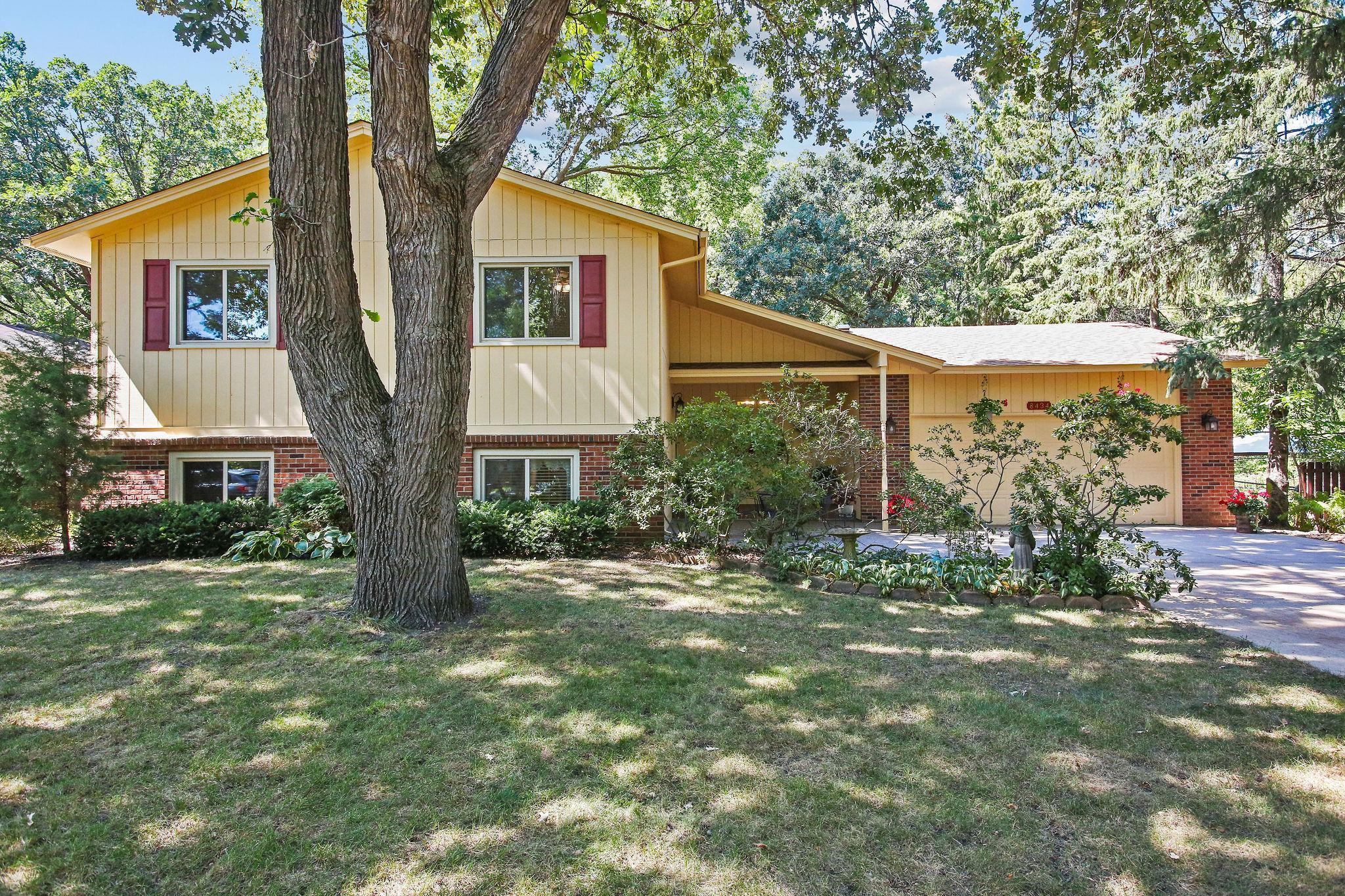 8434 Sunnyside Road Mounds View, MN 55112 - Photo 1 of 35 Gallery Image 1