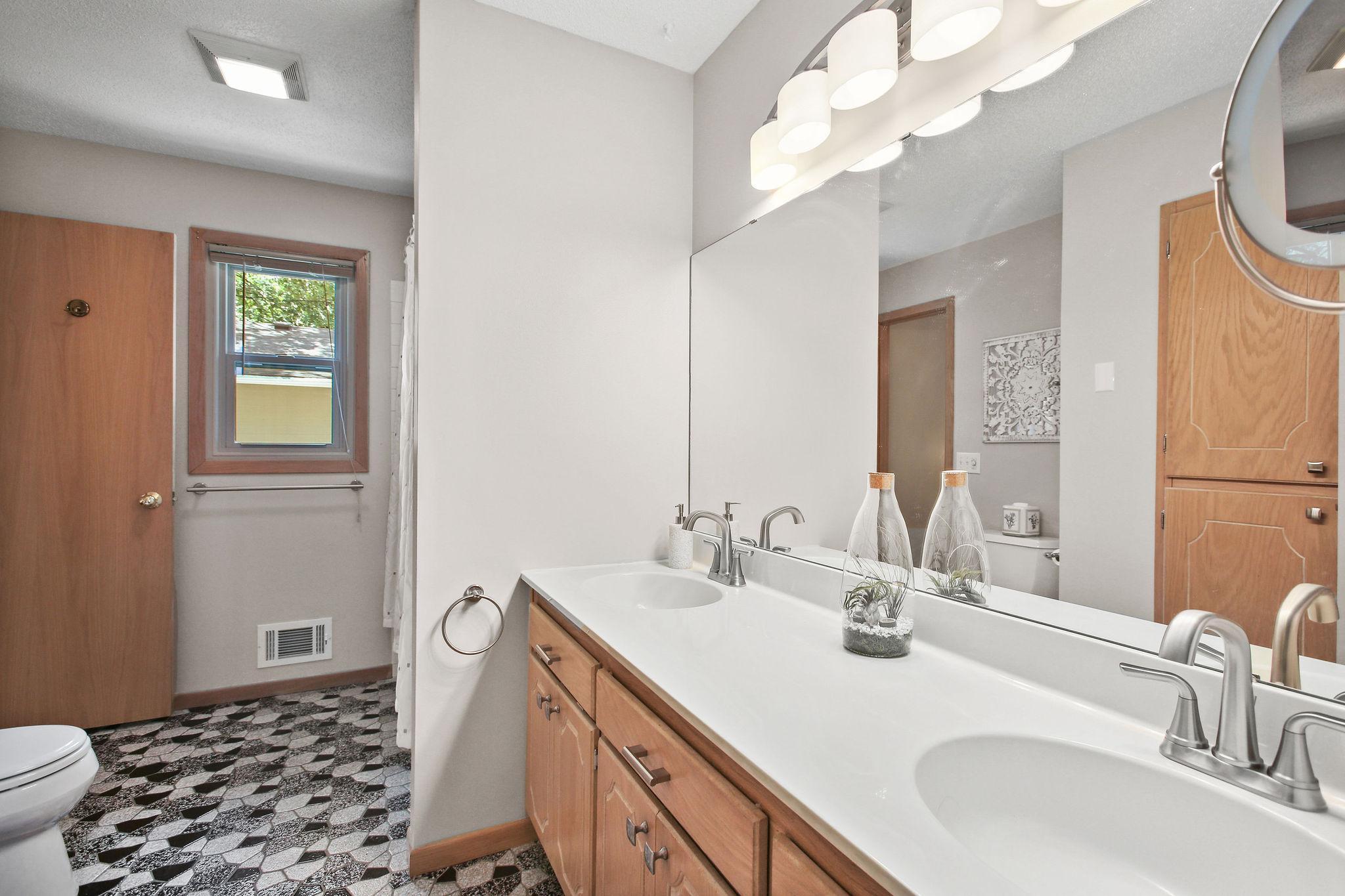 8434 Sunnyside Road Mounds View, MN 55112 - Photo 21 of 35 Gallery Image 21