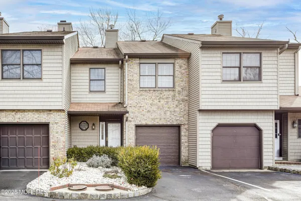 $3,950 | 14 Hialeah, West Long Branch, NJ 07764