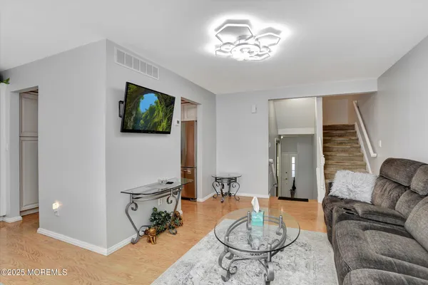 $3,950 | 14 Hialeah, West Long Branch, NJ 07764