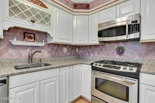 $3,950 | 14 Hialeah, West Long Branch, NJ 07764