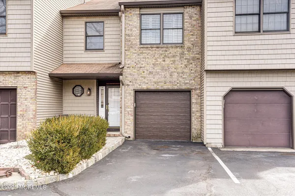 $3,950 | 14 Hialeah, West Long Branch, NJ 07764