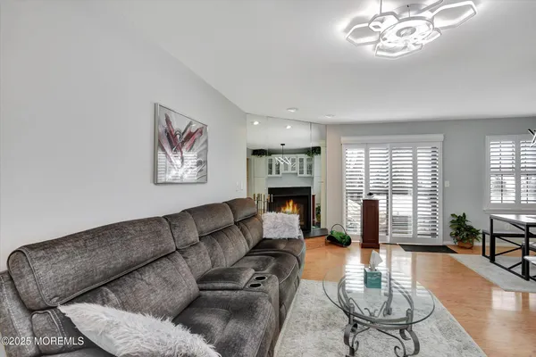 $3,950 | 14 Hialeah, West Long Branch, NJ 07764