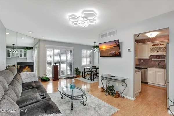 $3,950 | 14 Hialeah, West Long Branch, NJ 07764
