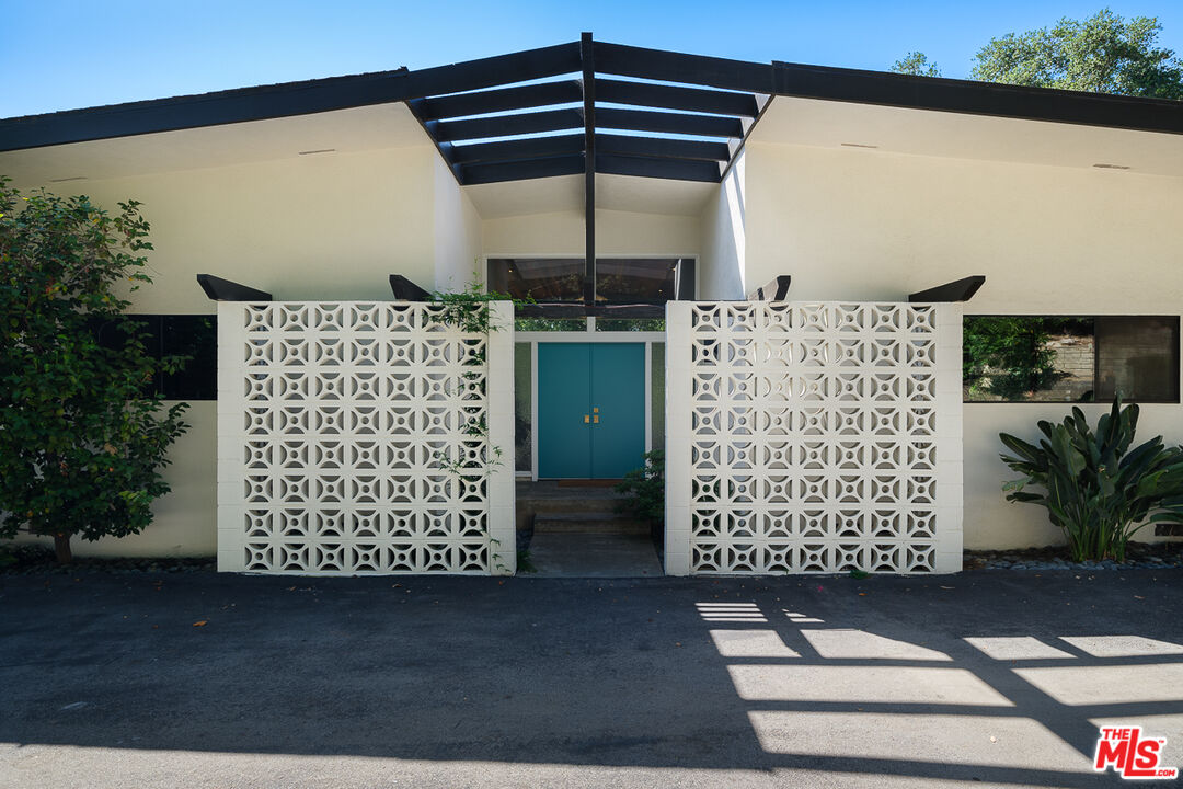 1540 Lancashire Place Pasadena, CA 91103 - Photo 1 of 31 a view of entryway with a street