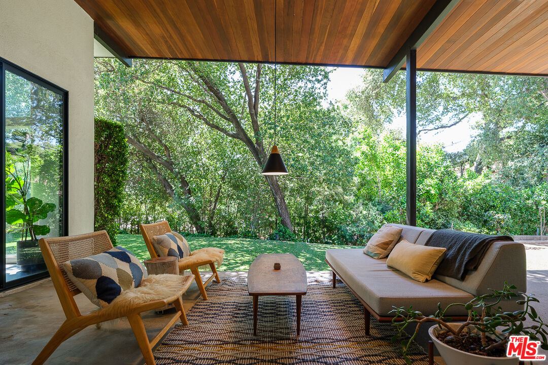 1540 Lancashire Place Pasadena, CA 91103 - Photo 16 of 31 a backyard of a house with outdoor seating