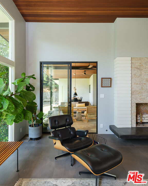 1540 Lancashire Place Pasadena, CA 91103 - Photo 5 of 31 a living room with furniture and a potted plant