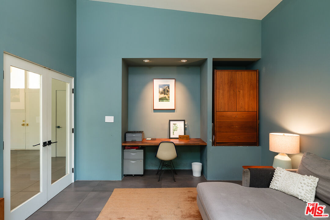 1540 Lancashire Place Pasadena, CA 91103 - Photo 8 of 31 a living room with furniture and a window