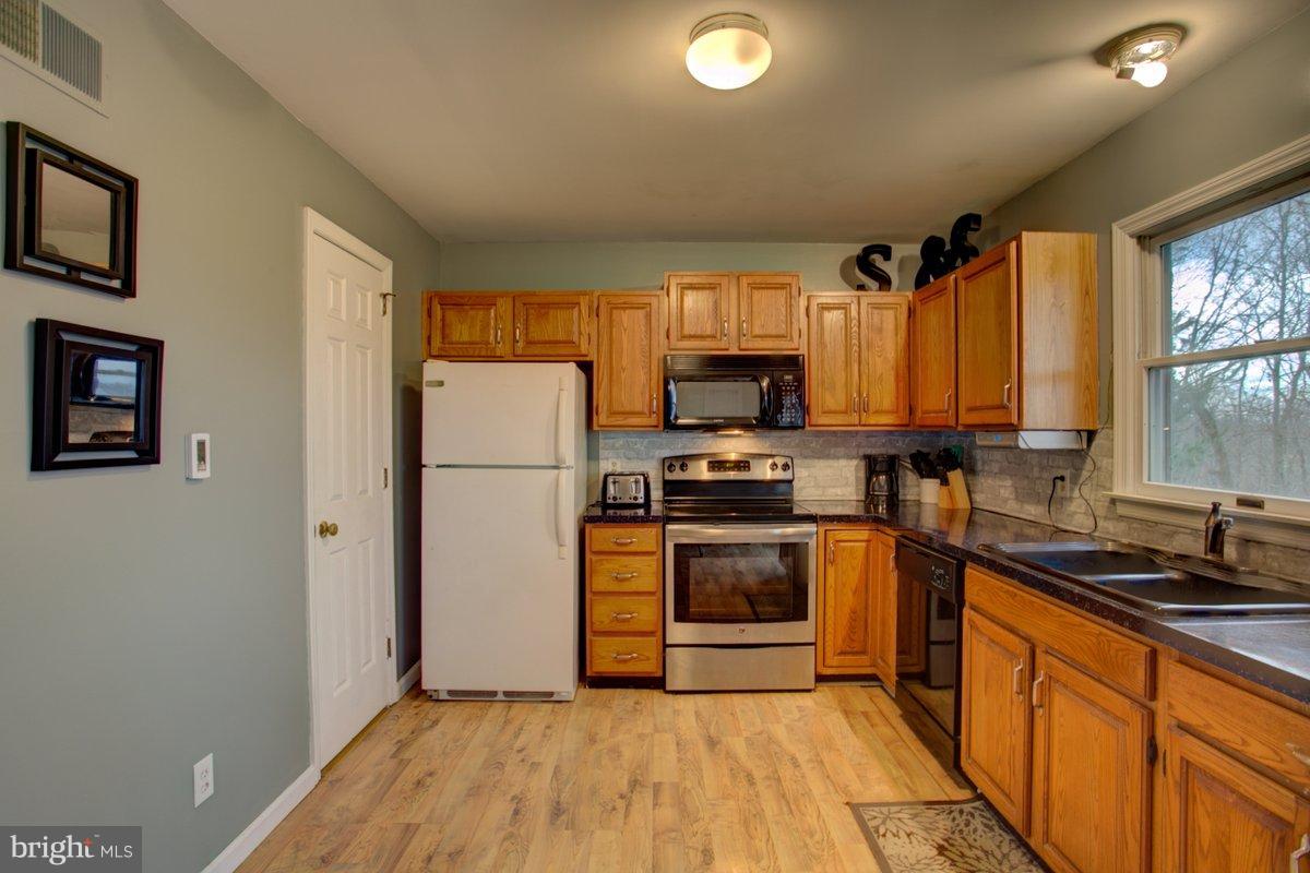 554 Mt Gretna Road Elizabethtown, PA 17022 - Photo 6 of 24 Gallery Image 6