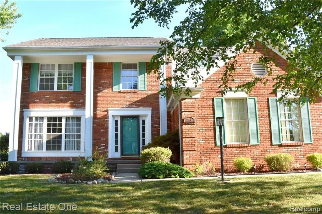 1984 Clear Point Court Rochester Hills, MI 48306 - Photo 2 of 21