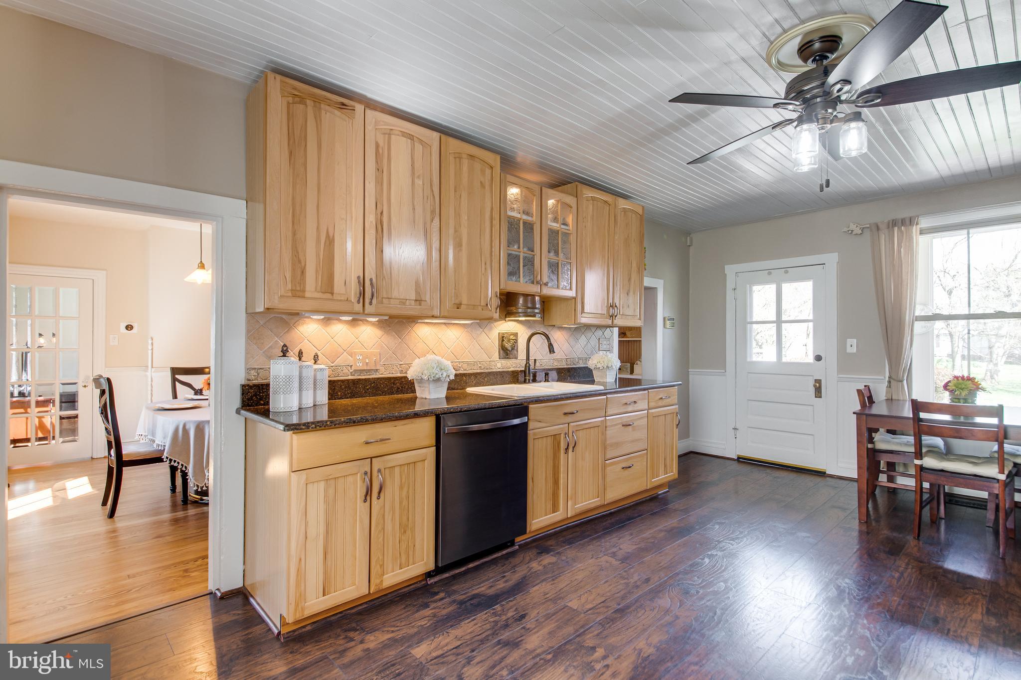 13920 Darnestown Road Gaithersburg, MD 20878 - Photo 11 of 44 Large Gourmet Kitchen with Access to Patio