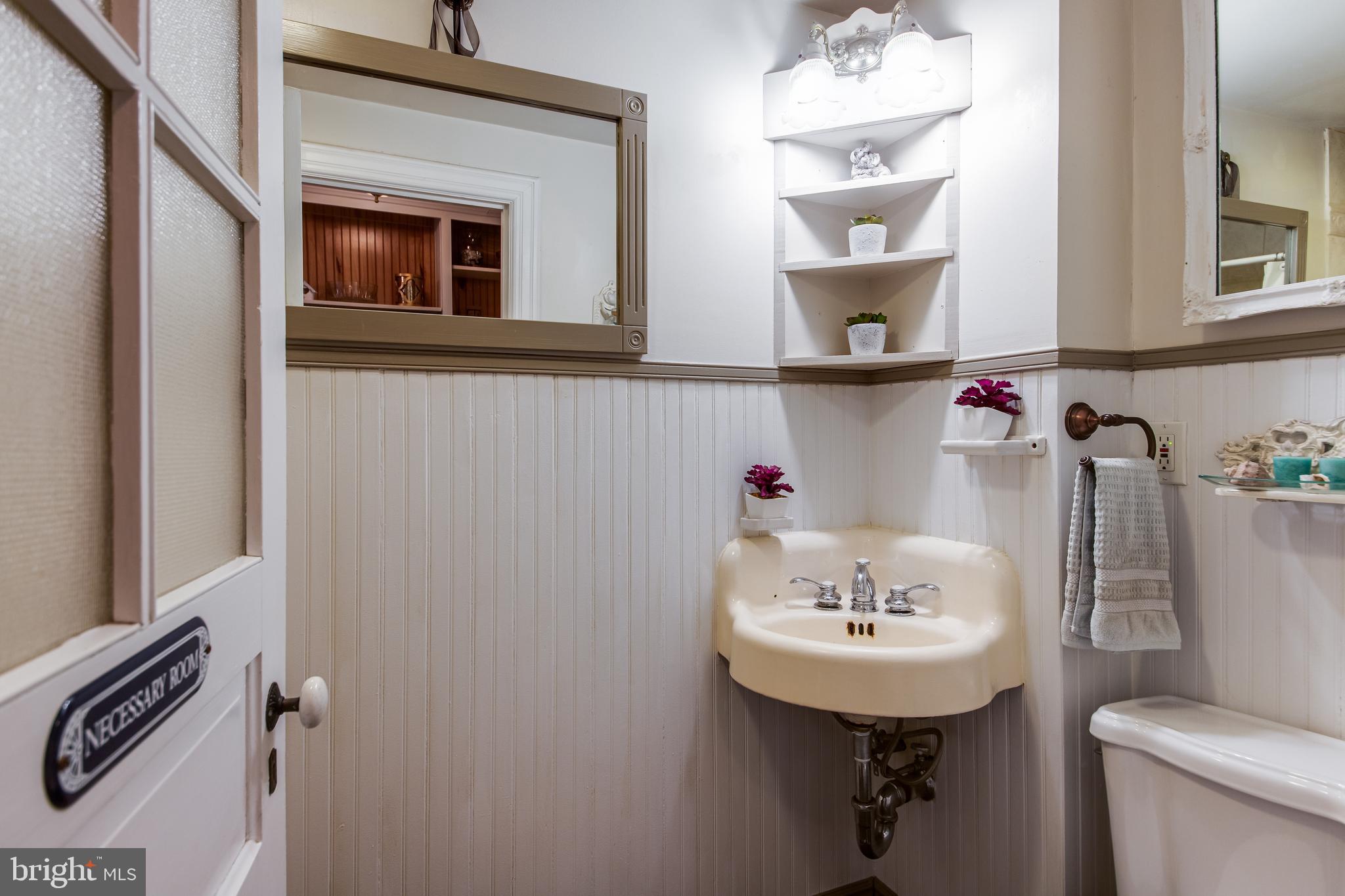 13920 Darnestown Road Gaithersburg, MD 20878 - Photo 20 of 44 Main Level Full Bathroom