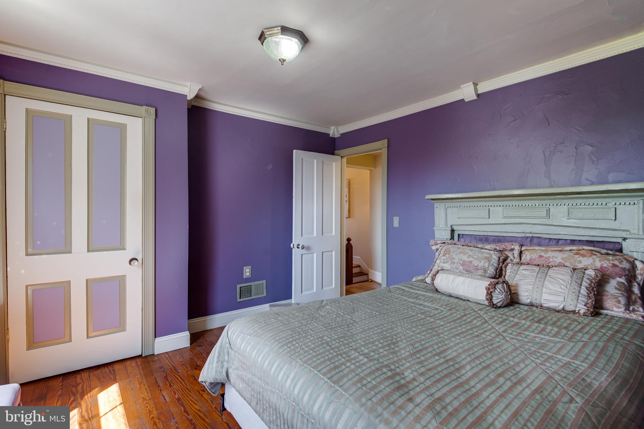 13920 Darnestown Road Gaithersburg, MD 20878 - Photo 27 of 44 Third Bedroom