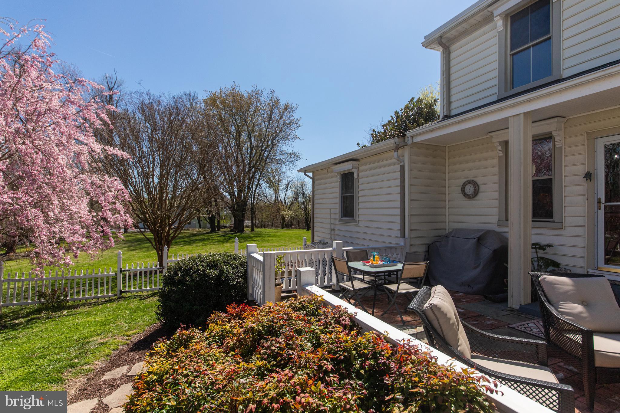 13920 Darnestown Road Gaithersburg, MD 20878 - Photo 38 of 44 Portion of Side Yard Gated