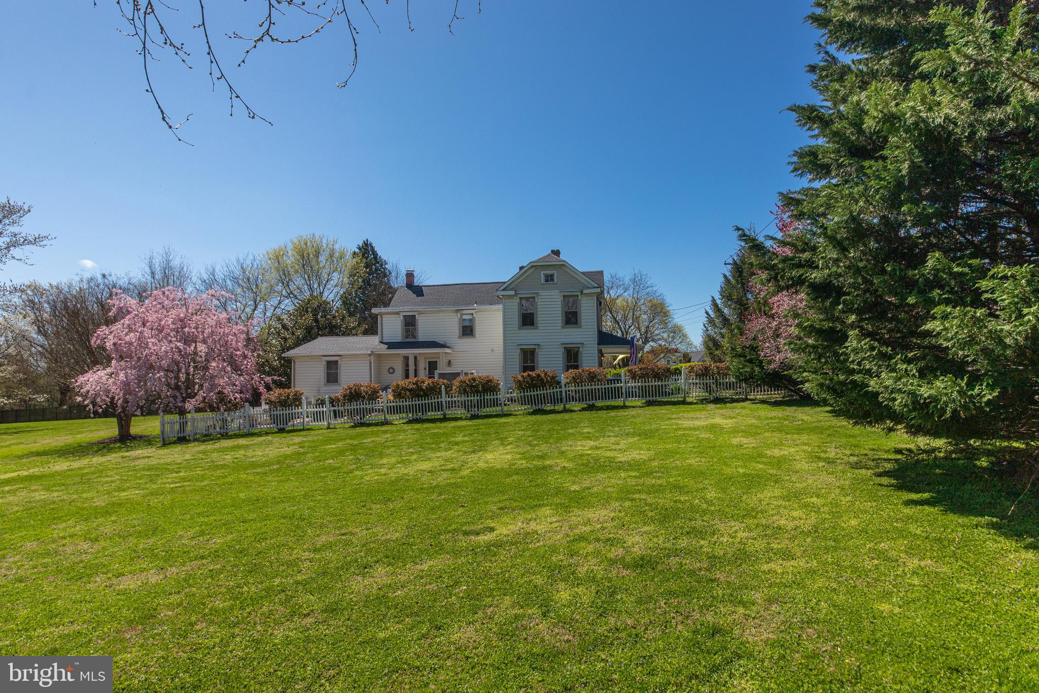 13920 Darnestown Road Gaithersburg, MD 20878 - Photo 40 of 44 Beautifully Manicured Lawn