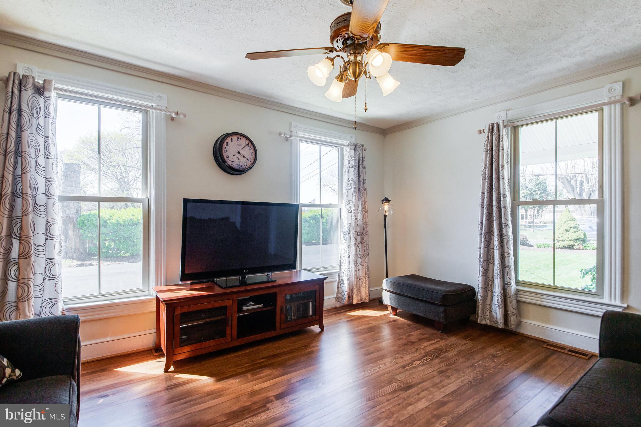 Beautiful Refinished Floor in Living Room