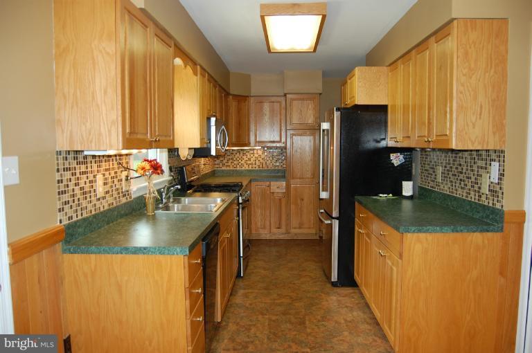 11689 Cemetery Road Bealeton, VA 22712 - Photo 1 of 30 Kitchen