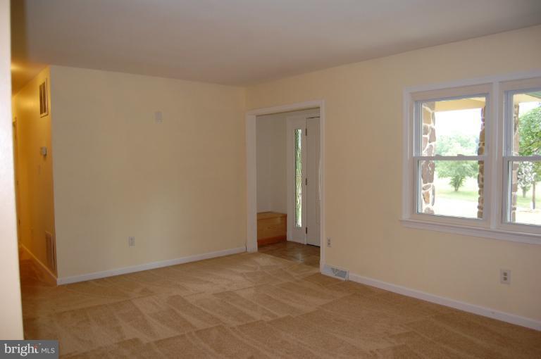 11689 Cemetery Road Bealeton, VA 22712 - Photo 2 of 30 Living Room