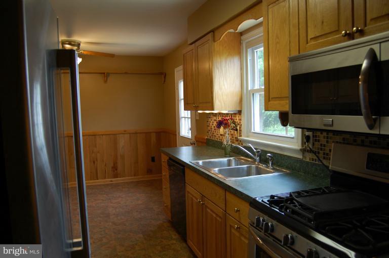 11689 Cemetery Road Bealeton, VA 22712 - Photo 16 of 30 Kitchen