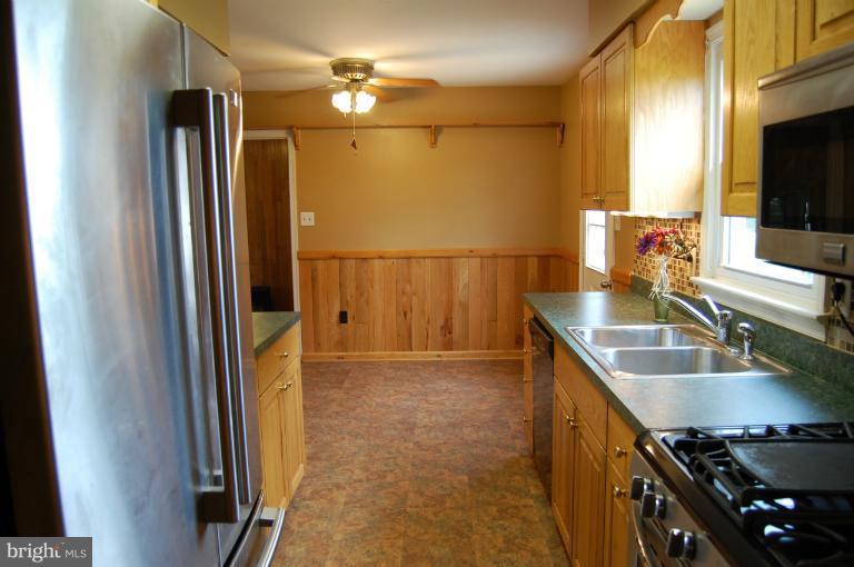 11689 Cemetery Road Bealeton, VA 22712 - Photo 26 of 30 Kitchen