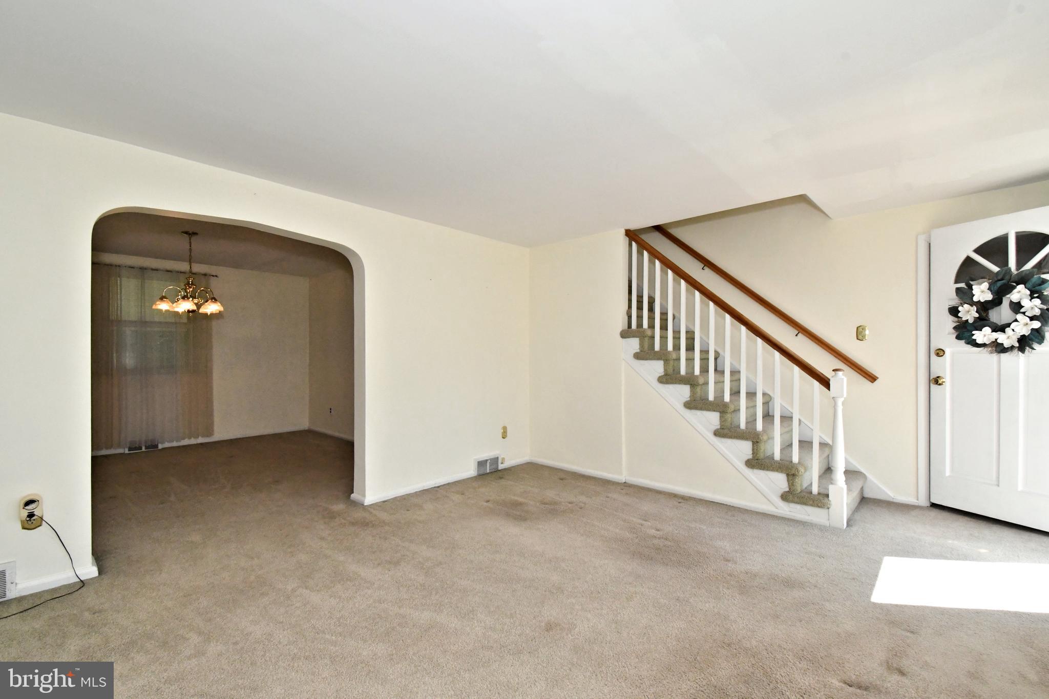 610 Topsfield Road Hatboro, PA 19040 - Photo 7 of 41 Living Room