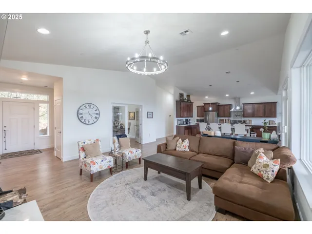 $875,000 | 3777 Meeko Lane Southeast, Turner, OR 97392